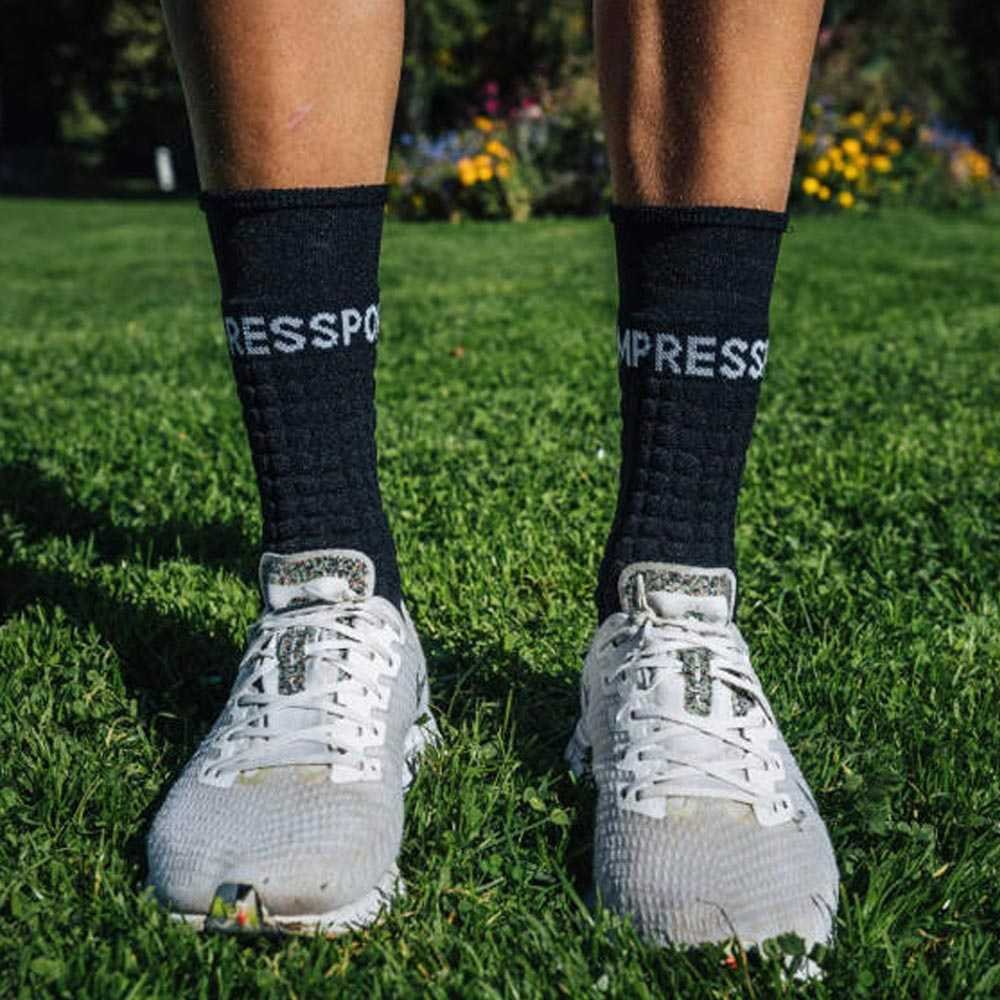 Compressport Winter Run U compression socks, black and red