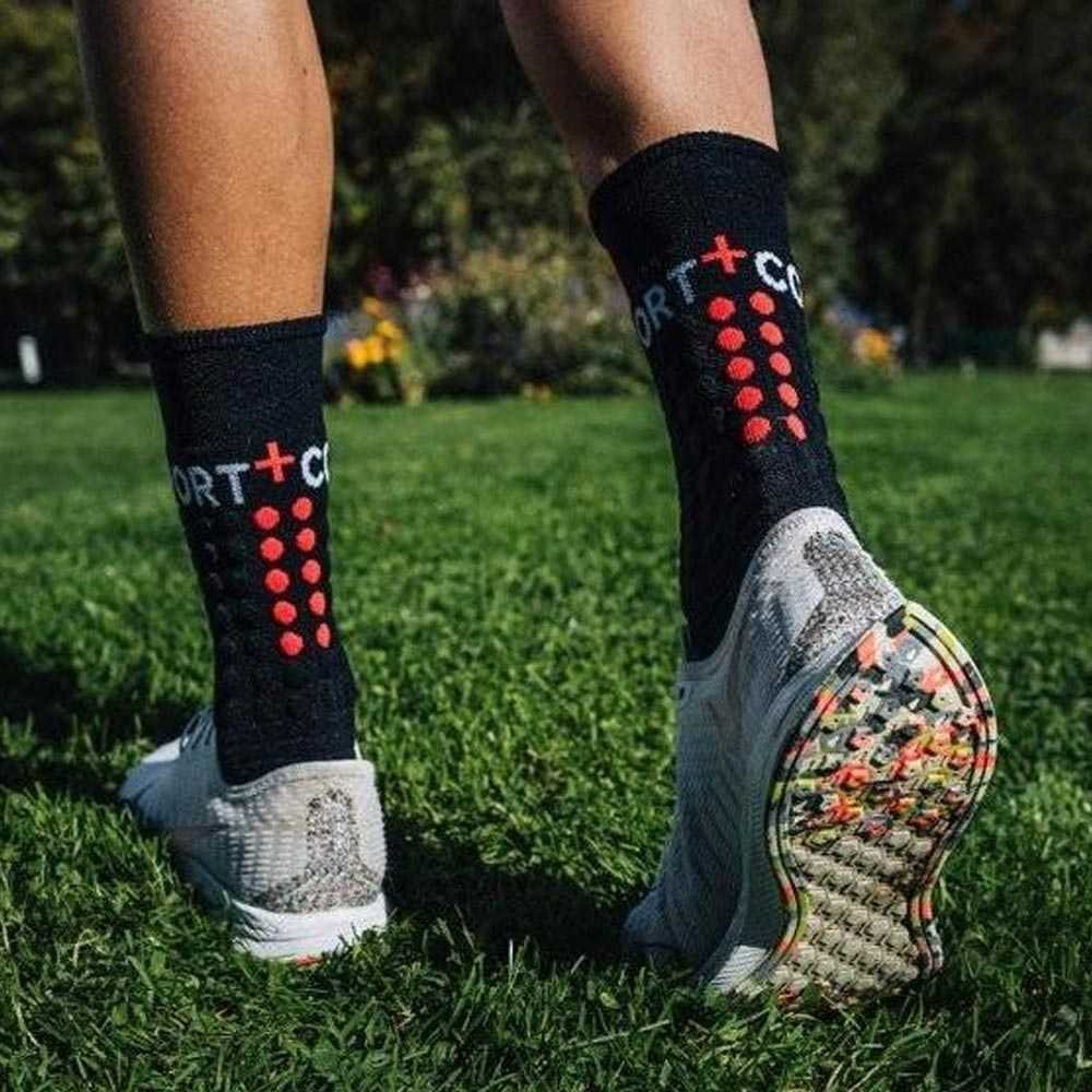 Compressport Winter Run U compression socks, black and red