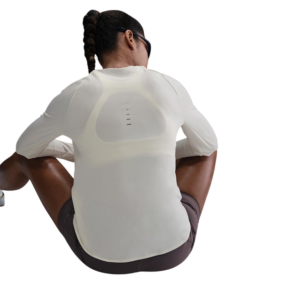 Tricou Nike Swift Dri-Fit UV pentru femei, alb