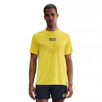 nike stride city marathon t-shirt m yellow